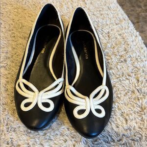 Ann Marino Elegant Black and Cream Flats
